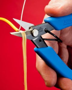 Xuron® Model 9180 Industrial Scissors cuts Aramid and other high strength fibers.