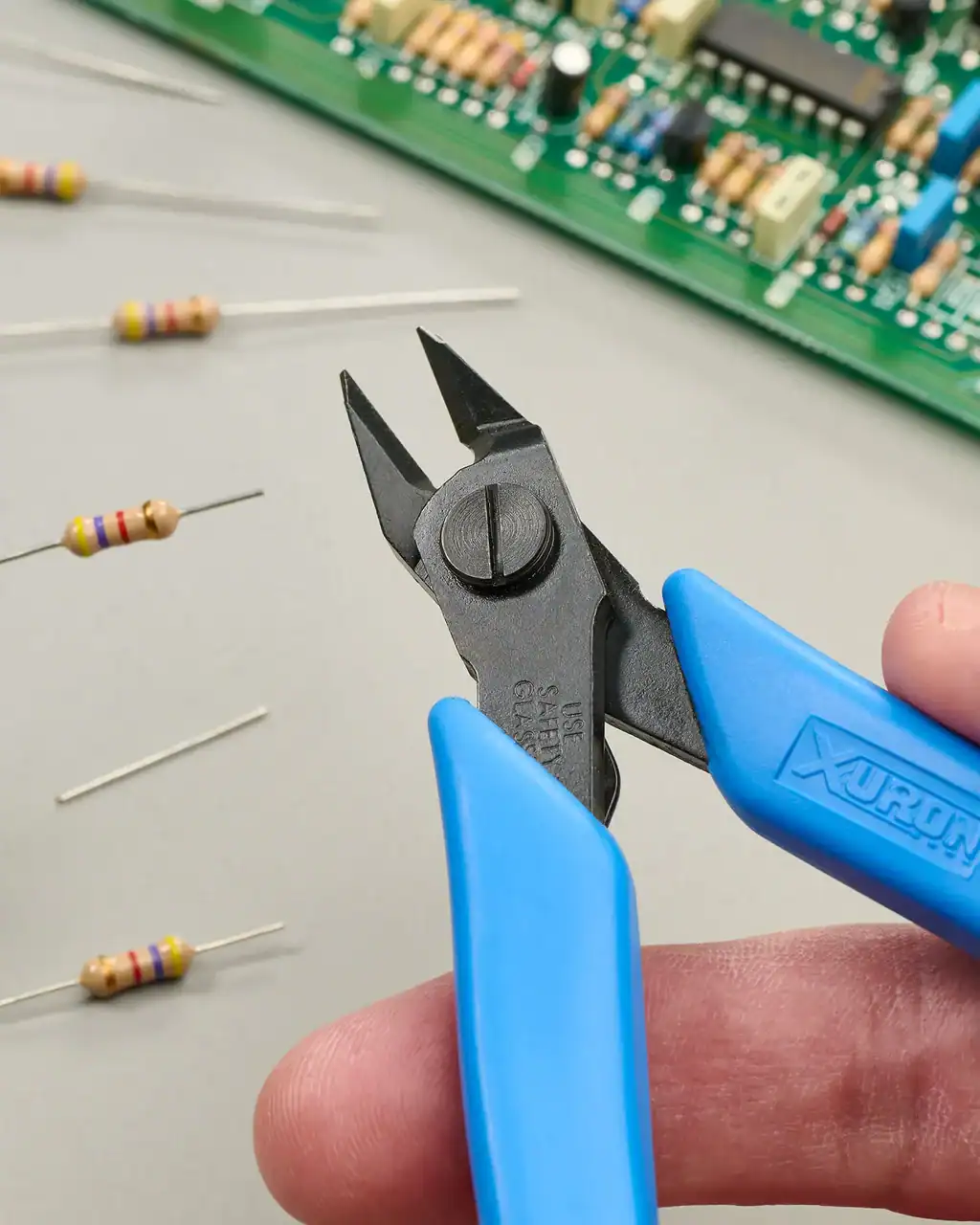 Xuron® 9200 Micro-Shear Flush Cutter: Precision for Industry.