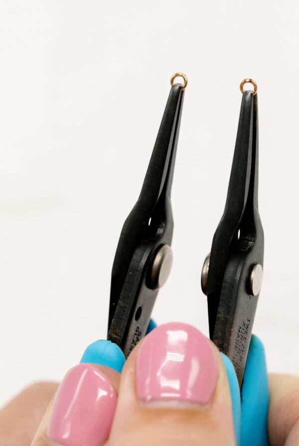 Alexandra Gioia demonstrates Xuron® 450 TweezerNose™ Pliers holding 22g and 24g jump rings.