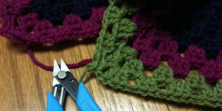 Xuron® Model 440 Scissor Easily cuts yarn, thread, embroidery floss, and other materials used by crafters