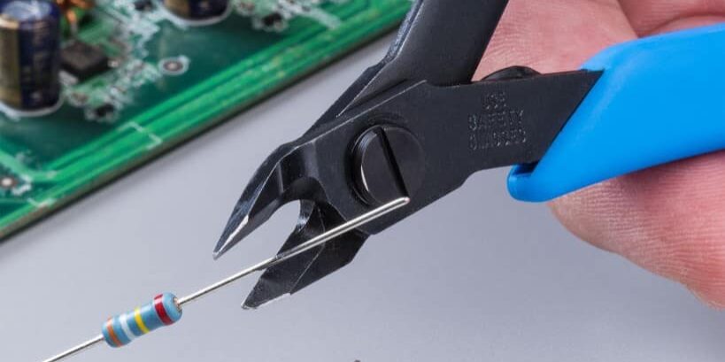 The Xuron® Model 9200 Tapered Head Micro-Shear® Flush Cutter is a precision wire cutter capable of cutting printed circuit board component leads up to 14 AWG (1.02 mm)